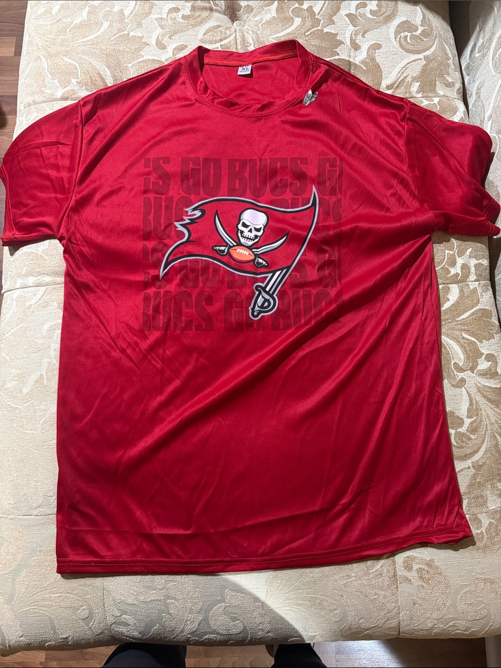 Unisex Tampa Bay Buccaneers Team Tee/light jersey material (polyester).